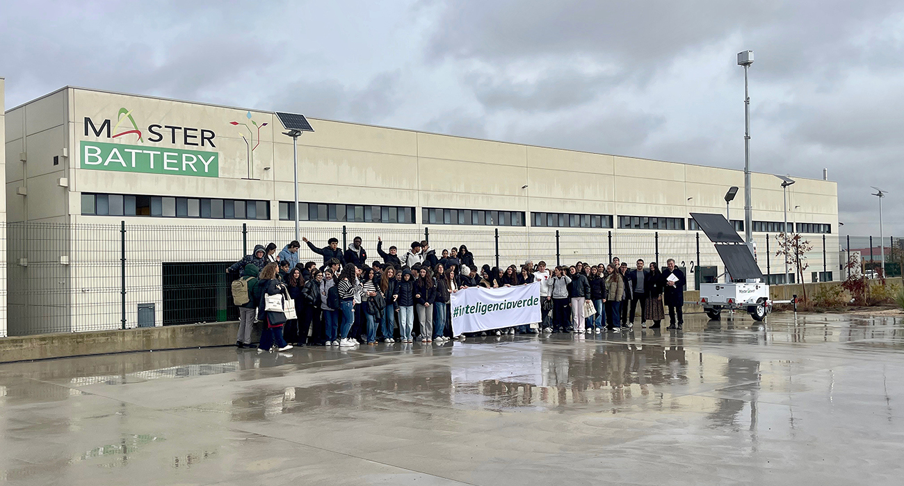 El IES Manuela Malasaña de Móstoles visita Ciudadenergía y Master Battery para conocer el almacenamiento energético y las baterías