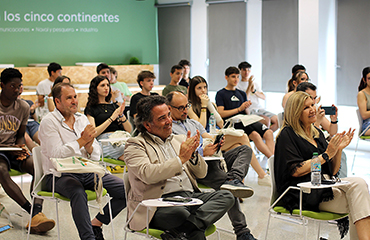 Al acto asistió buena parte del alumnado de Berta Molina en el IES Antonio de Nebrija de Móstoles, que quiso acompañarla en este reconocimiento