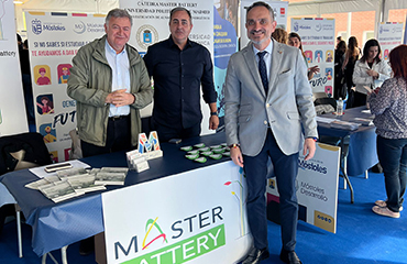 D. Manuel Bautista Monjón, Alcalde de Móstoles en el stand de Ciudadenergía y Master Battery