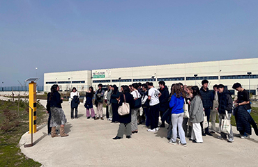 El grupo de estudiantes recorrió el espacio verde de Master Battery