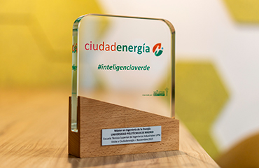 Placa de reconocimiento de la colaboración de Ciudadenergía con el Máster en Ingeniería de la Energía de la Universidad Politécnica de Madrid