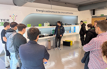 El alumnado de FP del IES Victoria Kent en la sala Expoenergía de Master Battery