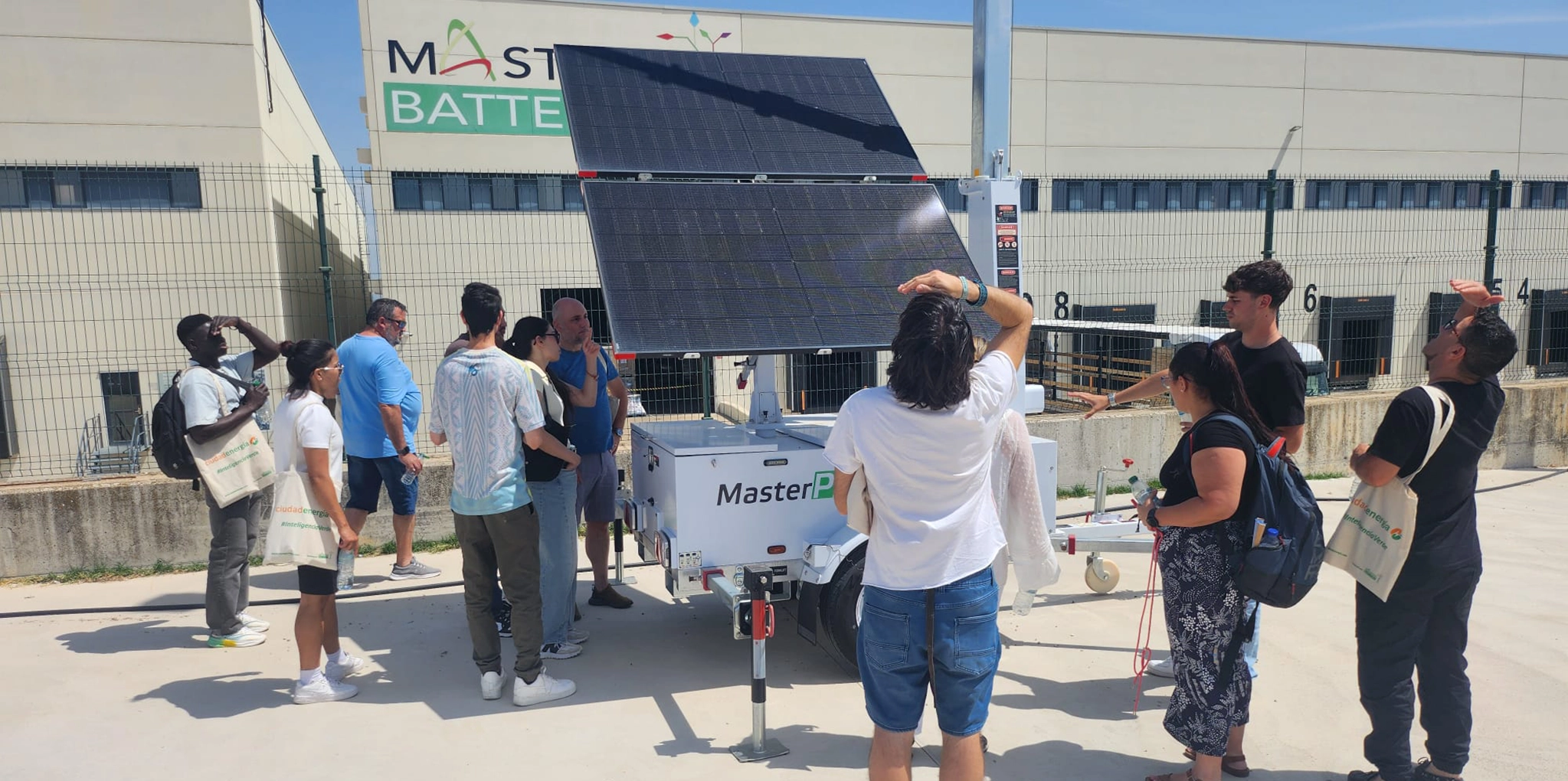 Alumnado del curso ELWE visita Ciudadenergía y Master Battery